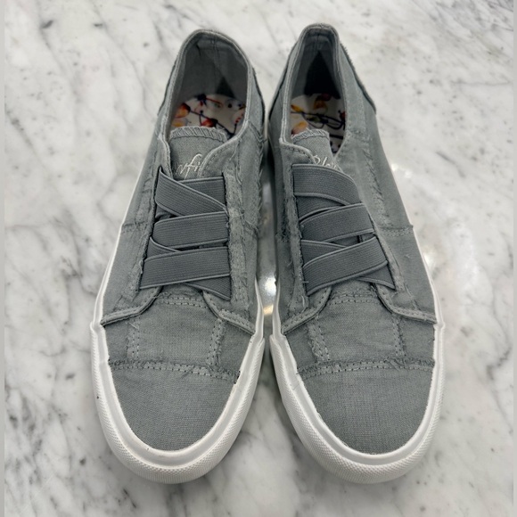 Blowfish Malibu Shoes - EXCELLENT Blowfish Women’s Gray Slip On Sneaker